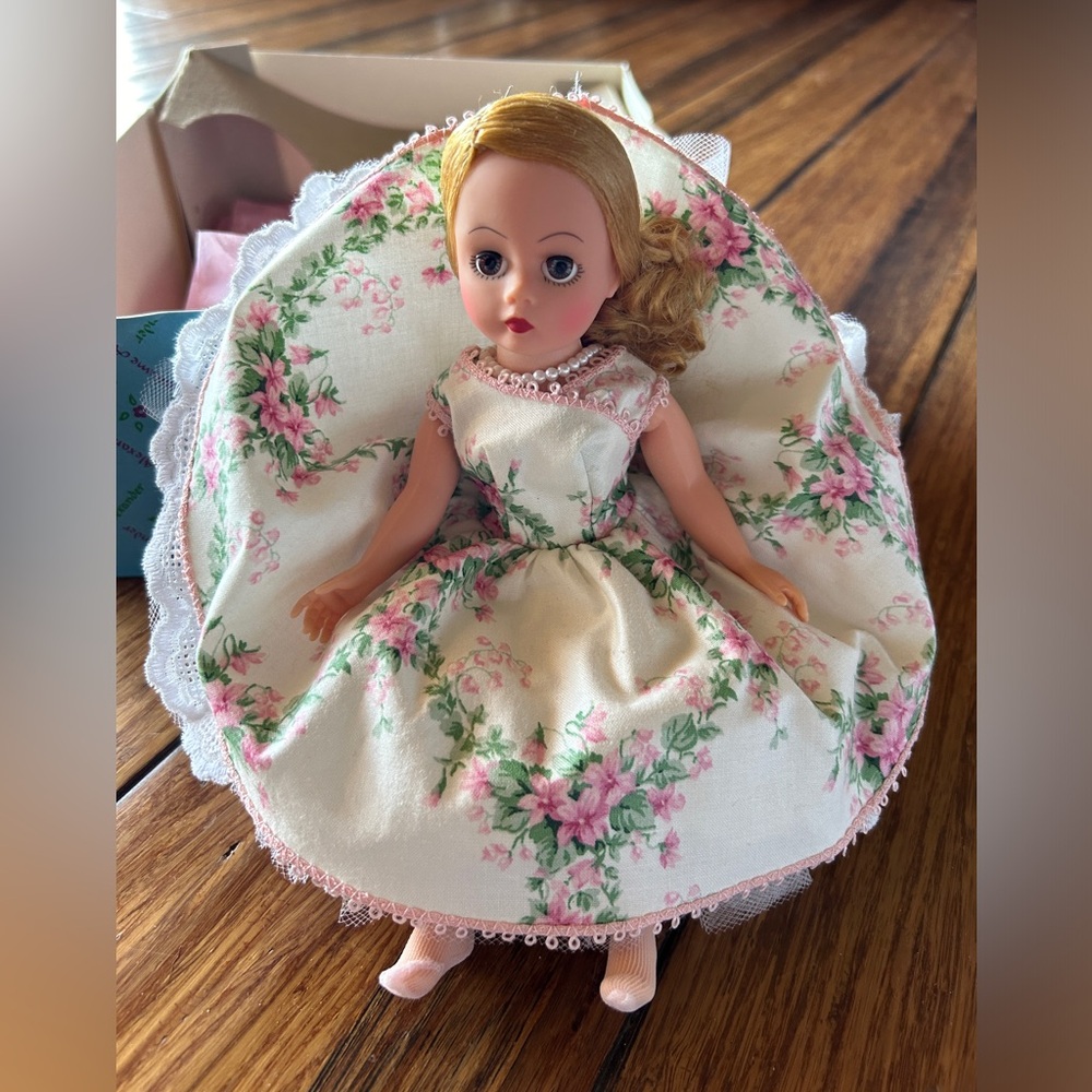 Madame Alexander Mommy and Me At Home mom doll.